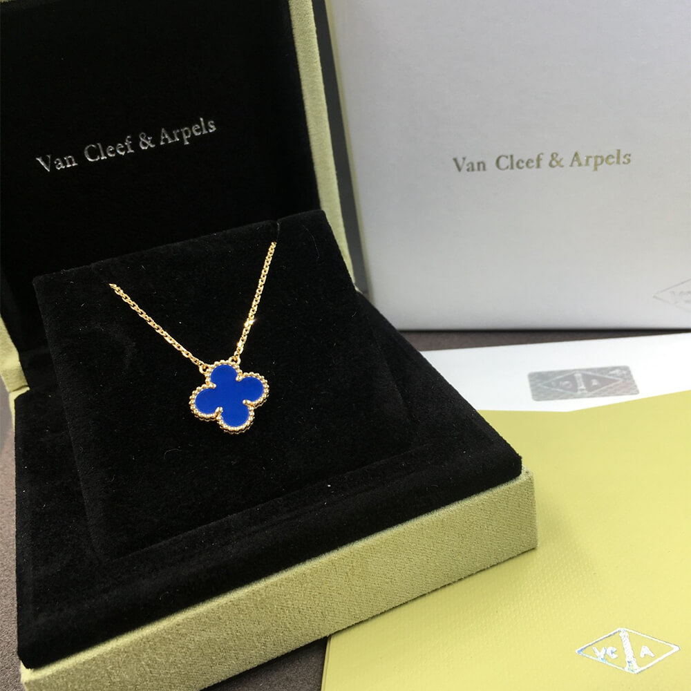 V*n Cl**f & Arpels Vintage Alhambra pendant