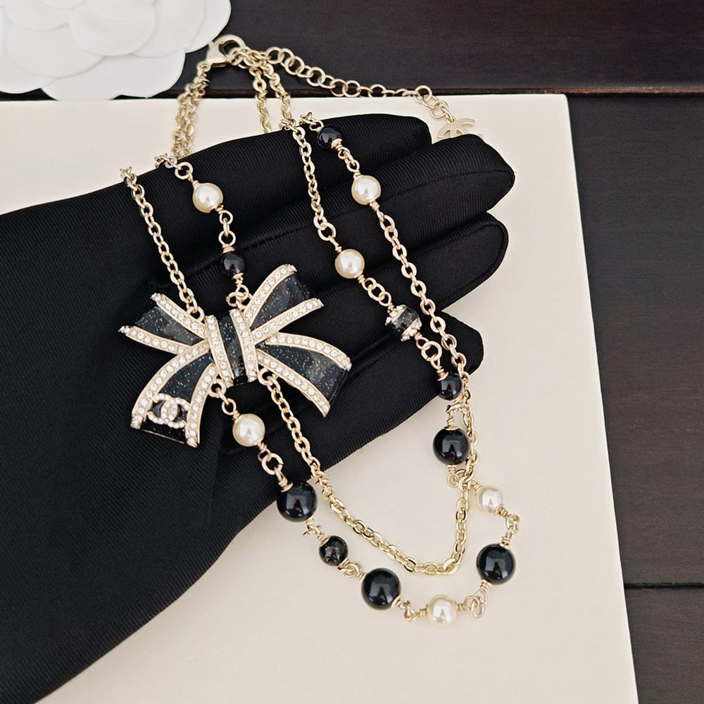 Ch**el necklace