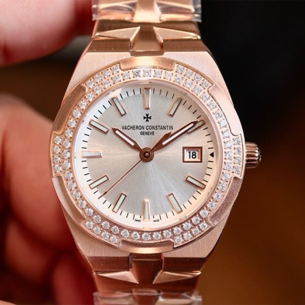 Vacheron C0nstan1n Overseas Self-winding