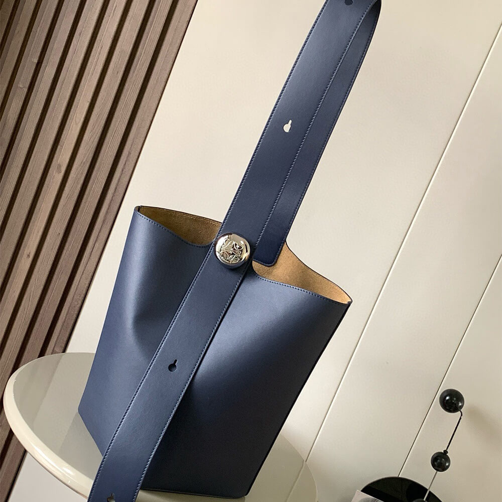 L0ew* Medium Pebble bucket in smooth calfskin(high-end grade)