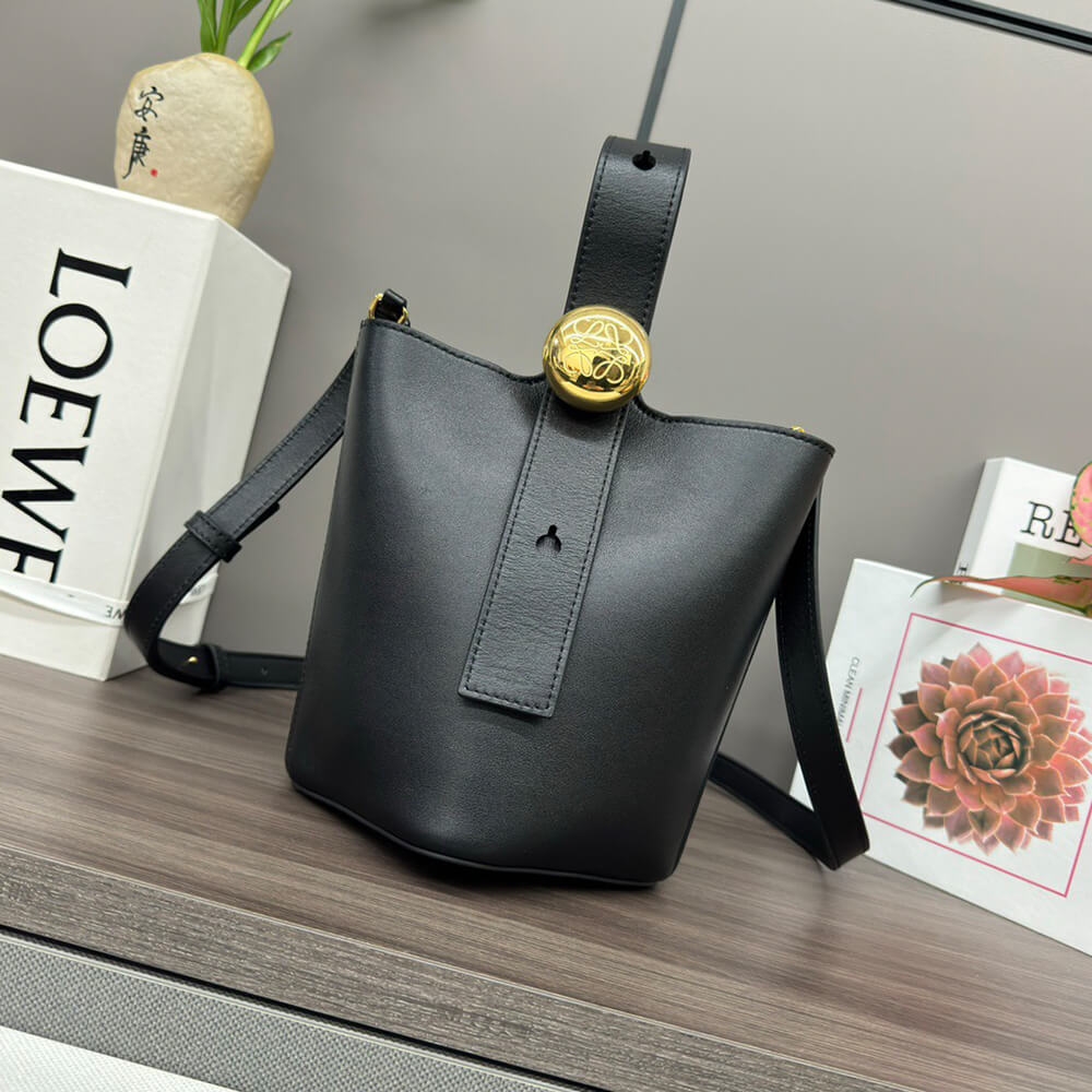 L0ew* Mini Pebble bucket in smooth calfskin(high-end grade)