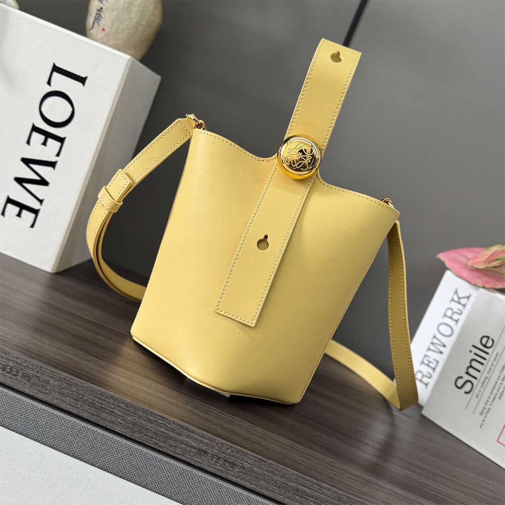L0ew* Mini Pebble bucket in smooth calfskin(high-end grade)