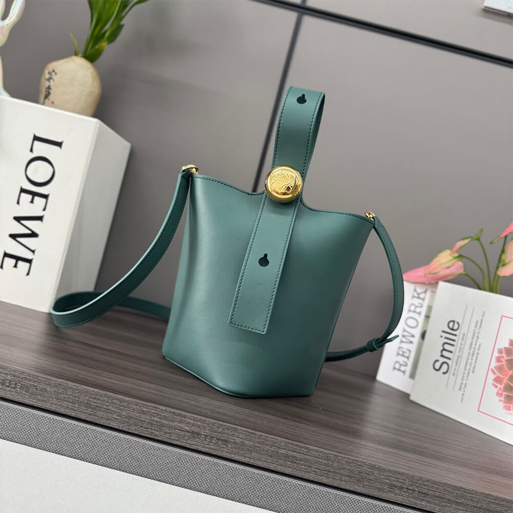 L0ew* Mini Pebble bucket in smooth calfskin(high-end grade)