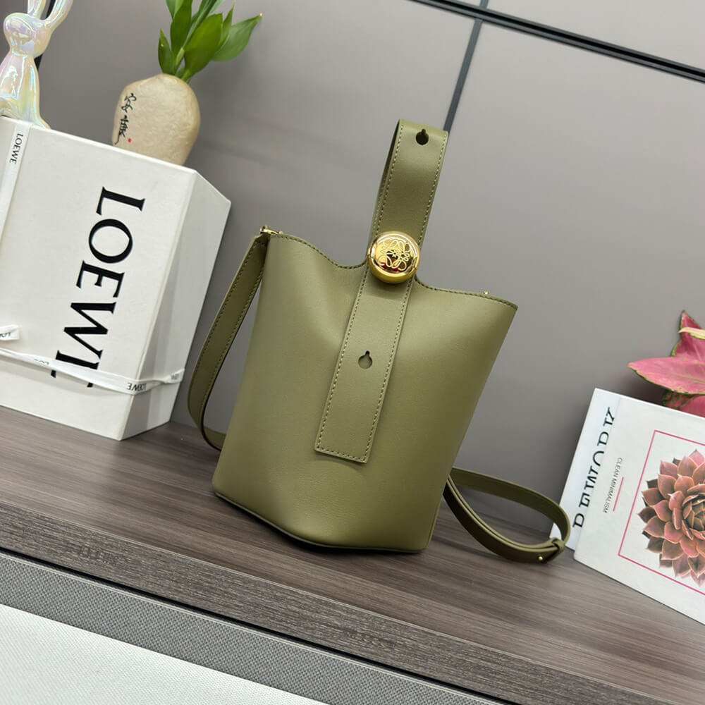 L0ew* Mini Pebble bucket in smooth calfskin(high-end grade)