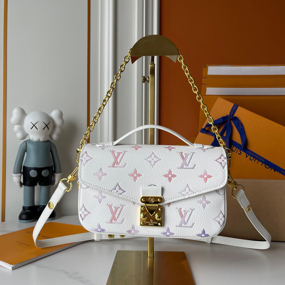 LV Pochette M??tis East West