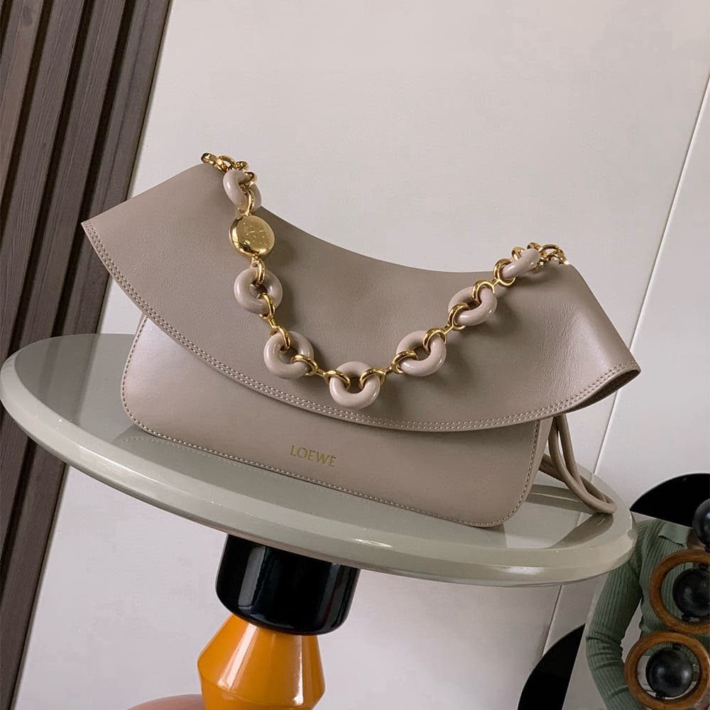 L0ew* Medium Ola bag in smooth calfskin(HIGH-END GRADE)