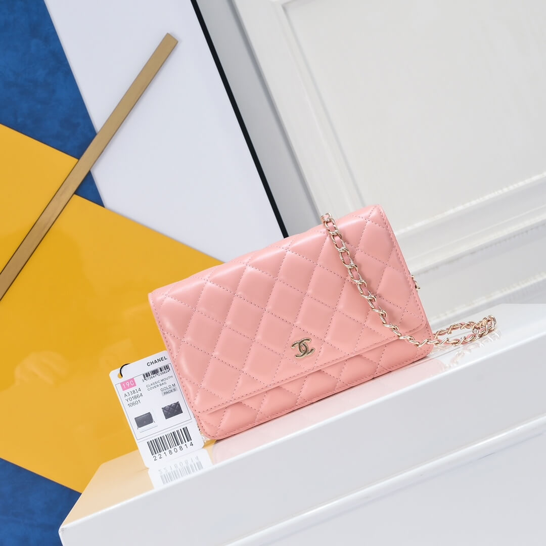 Ch**el classic chain wallet