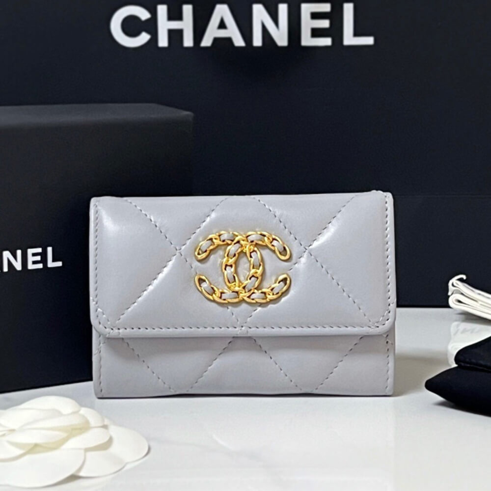 Ch**el 19 flap card holder