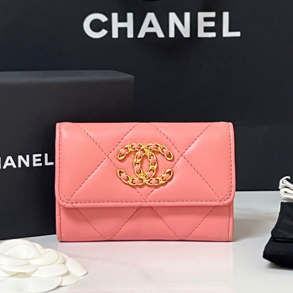 Ch**el 19 flap card holder