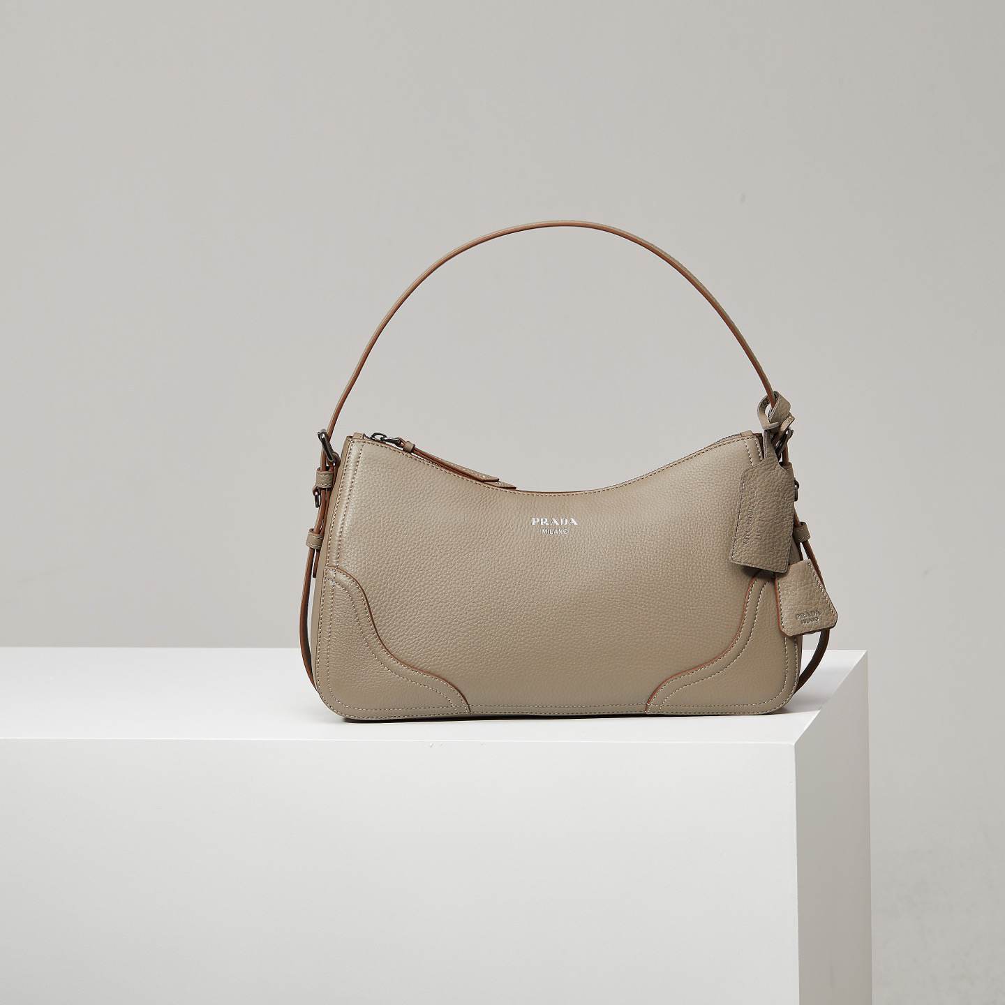 Pra*a Aimèe large leather shoulder bag(HIGH-END GRADE)