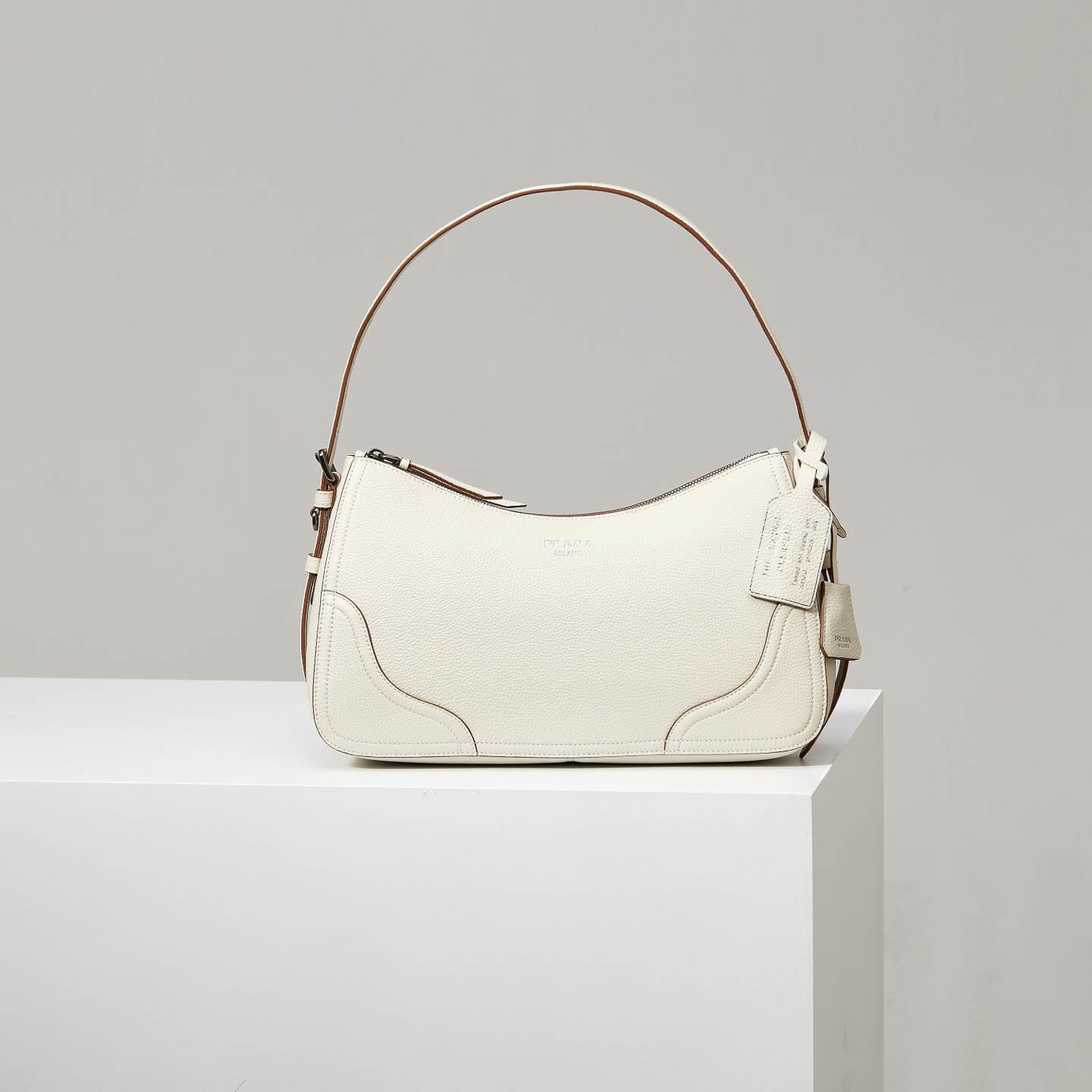 Pra*a Aimèe large leather shoulder bag(HIGH-END GRADE)