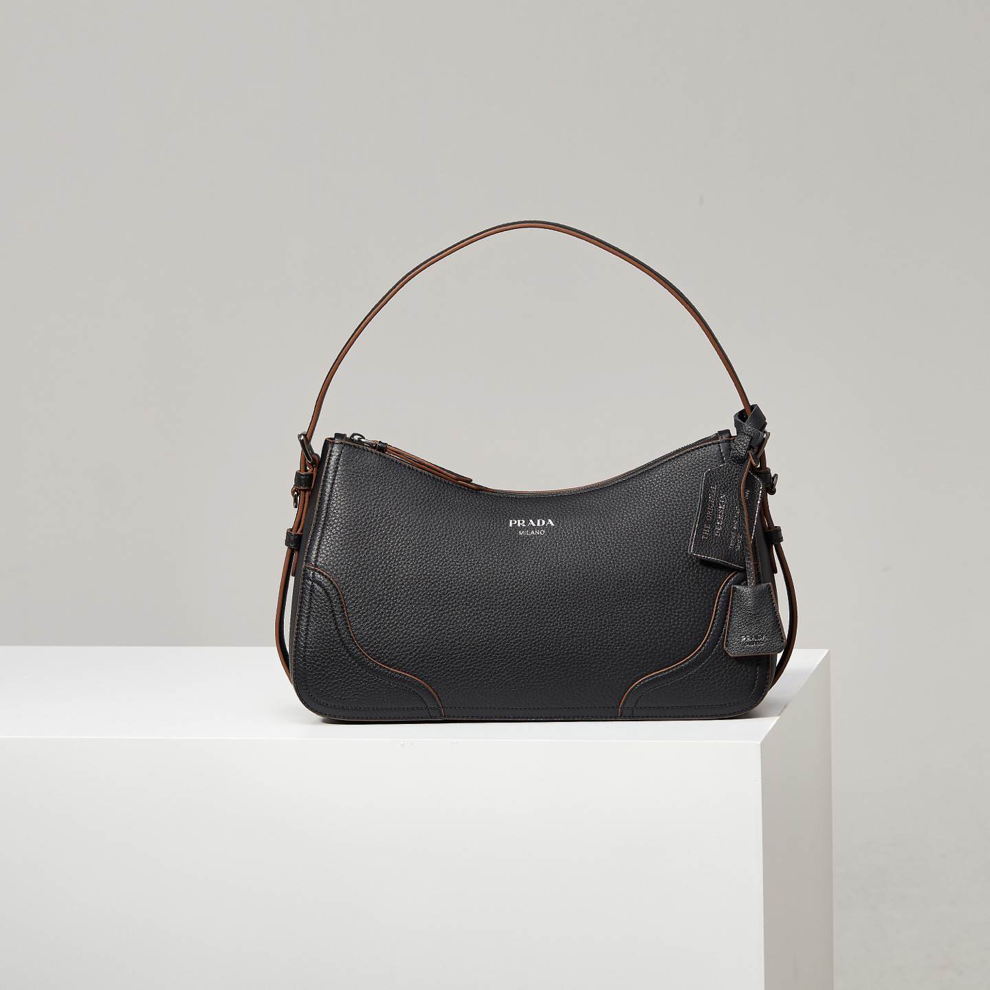 Pra*a Aimèe large leather shoulder bag(HIGH-END GRADE)
