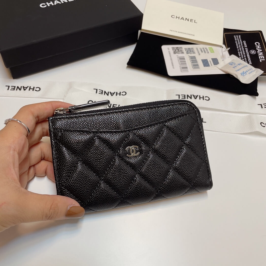 Ch**el Classic Zipped Card Holder