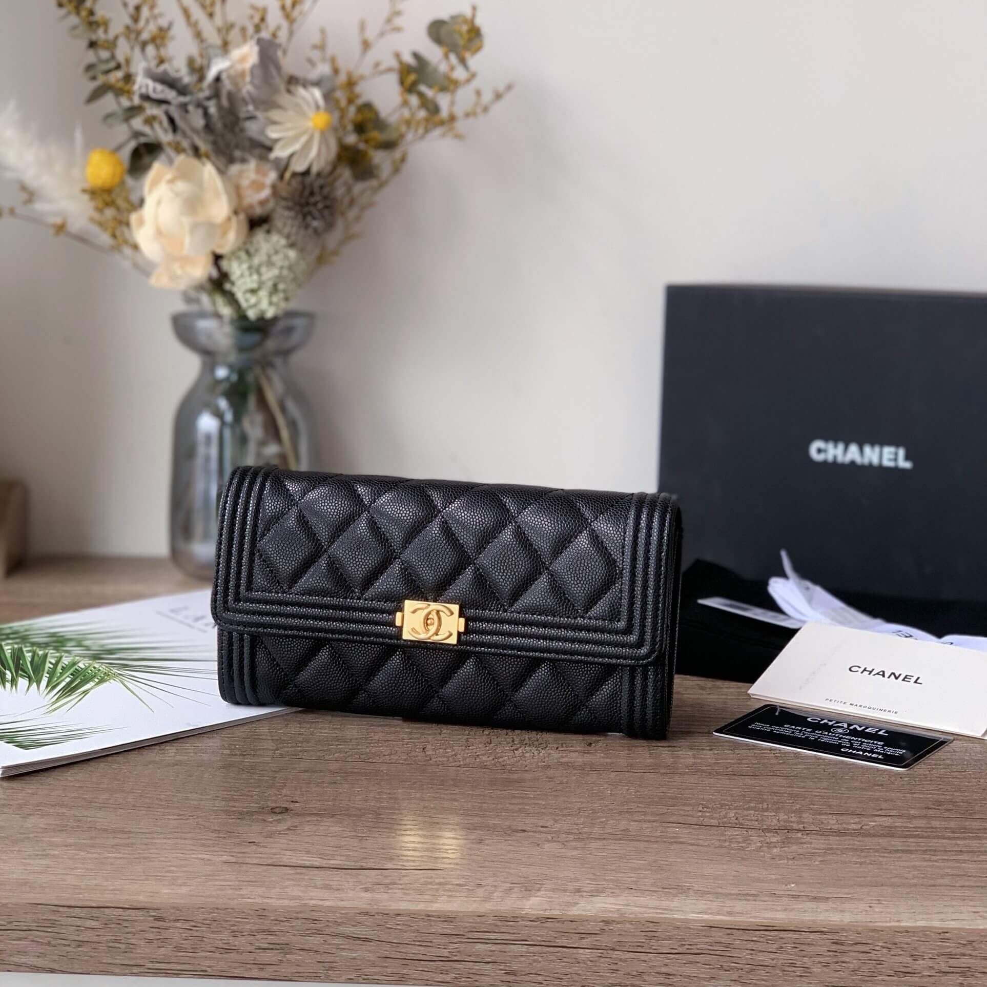 Ch**el classic long wallet