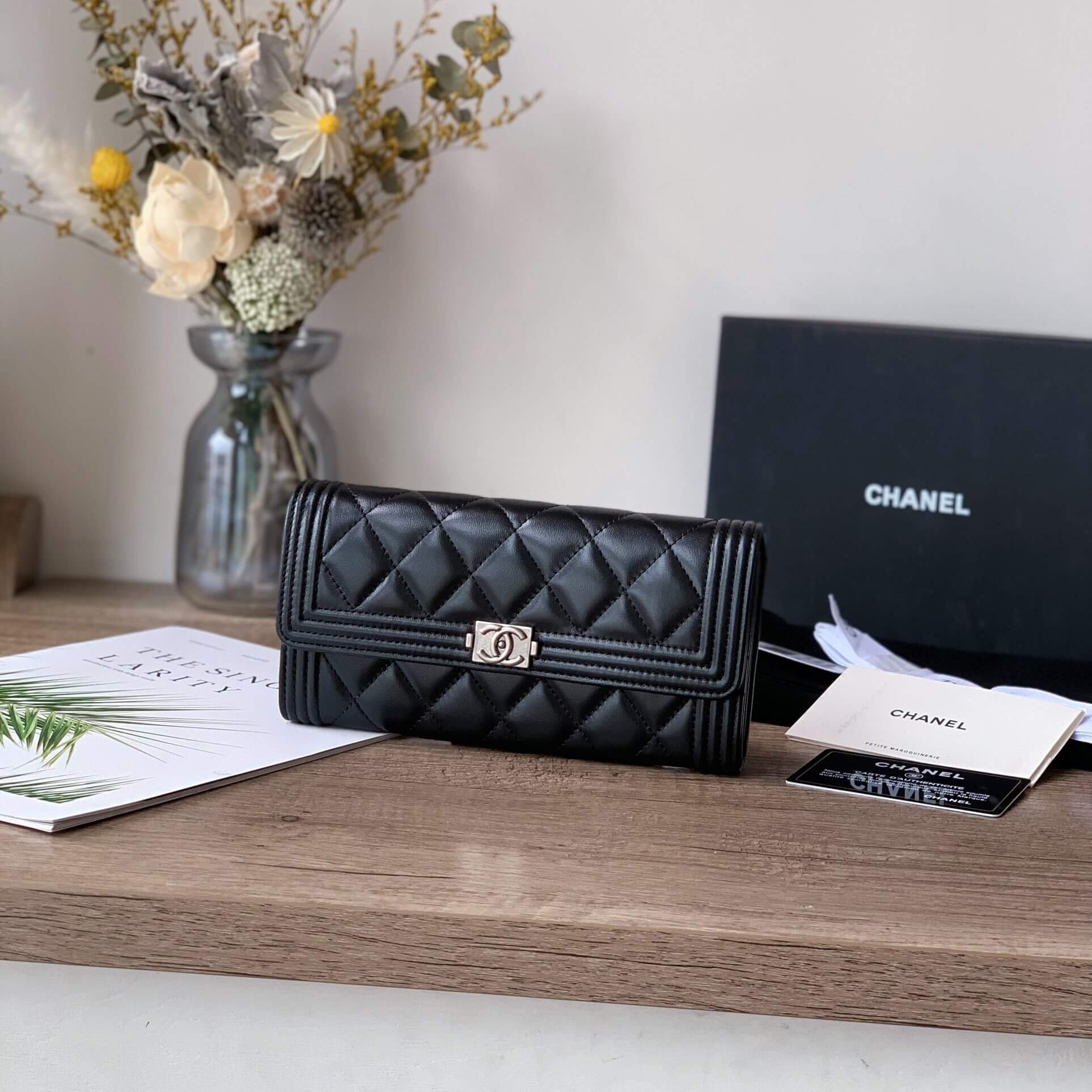 Ch**el classic long wallet