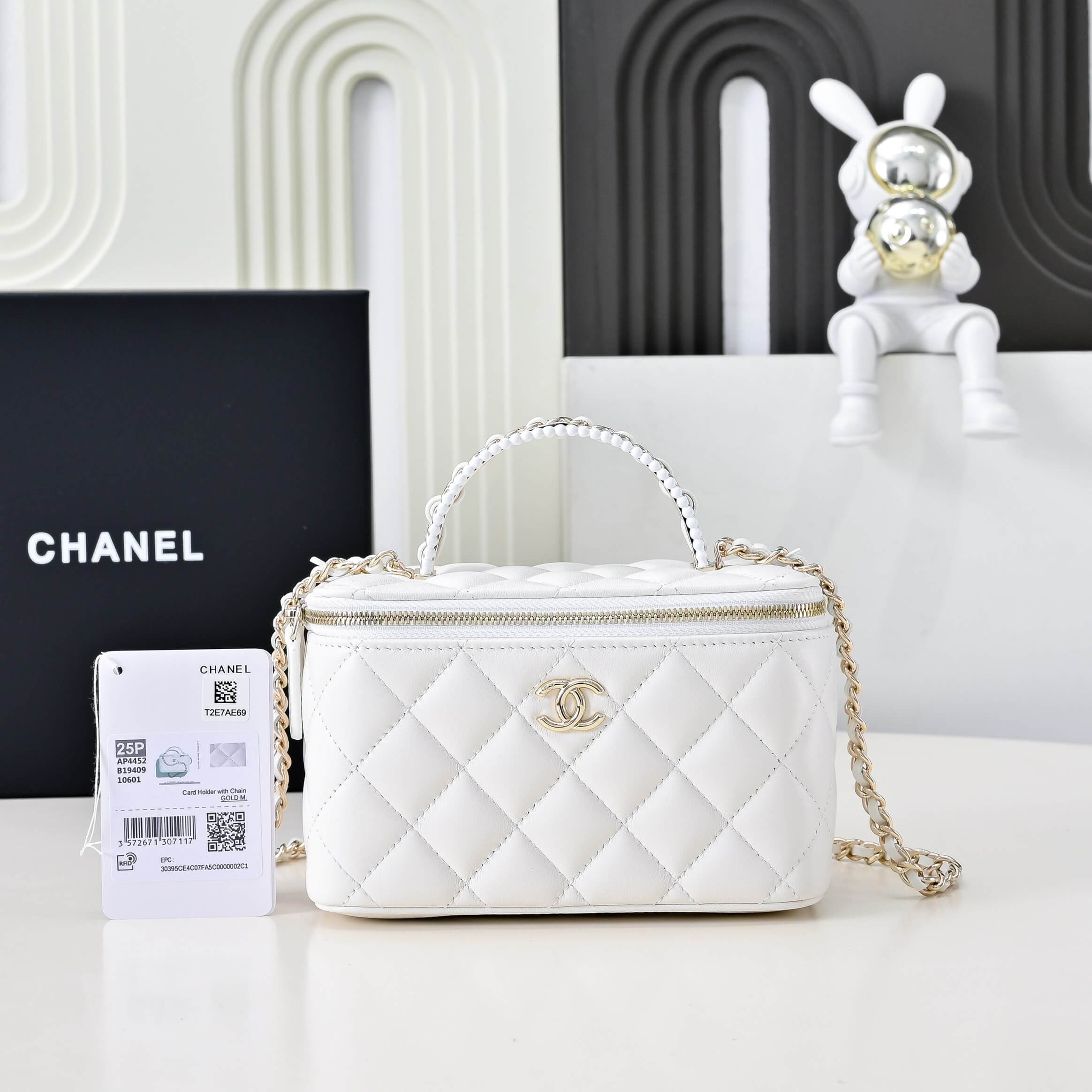 Ch**el Long Vanity with chain