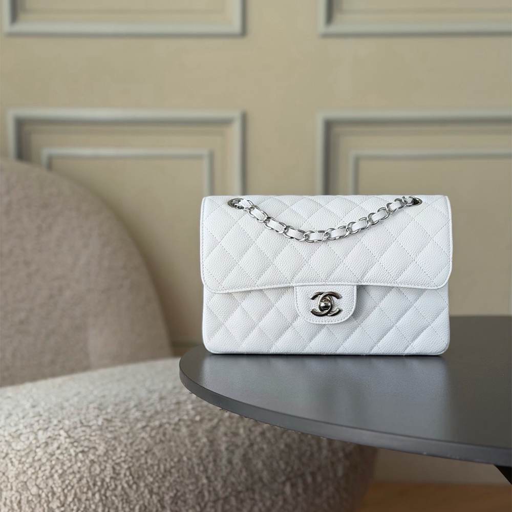 Ch**el SMALL CLASSIC HANDBAG