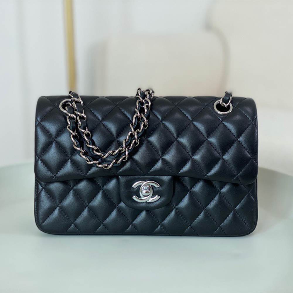 Ch**el SMALL CLASSIC HANDBAG