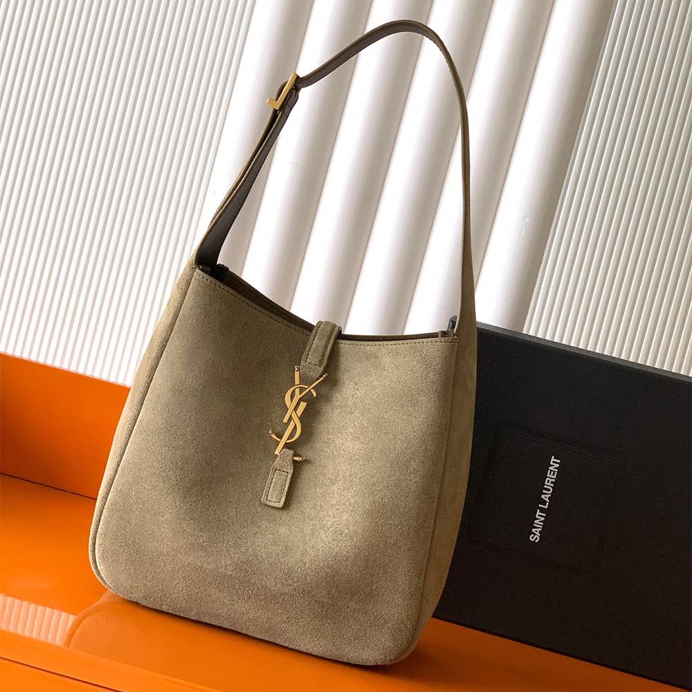 Y51 LE 5 À 7 S*pple small suede