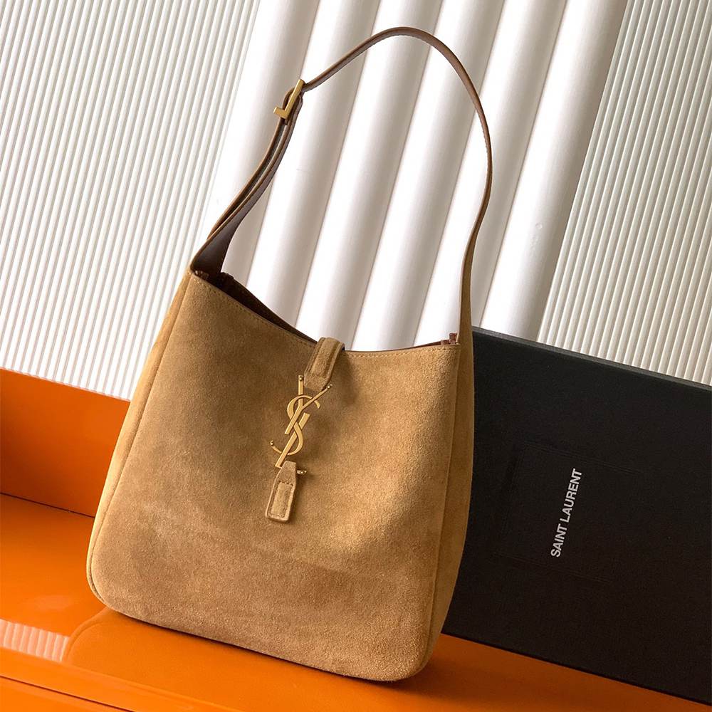 Y51 LE 5 À 7 S*pple small suede