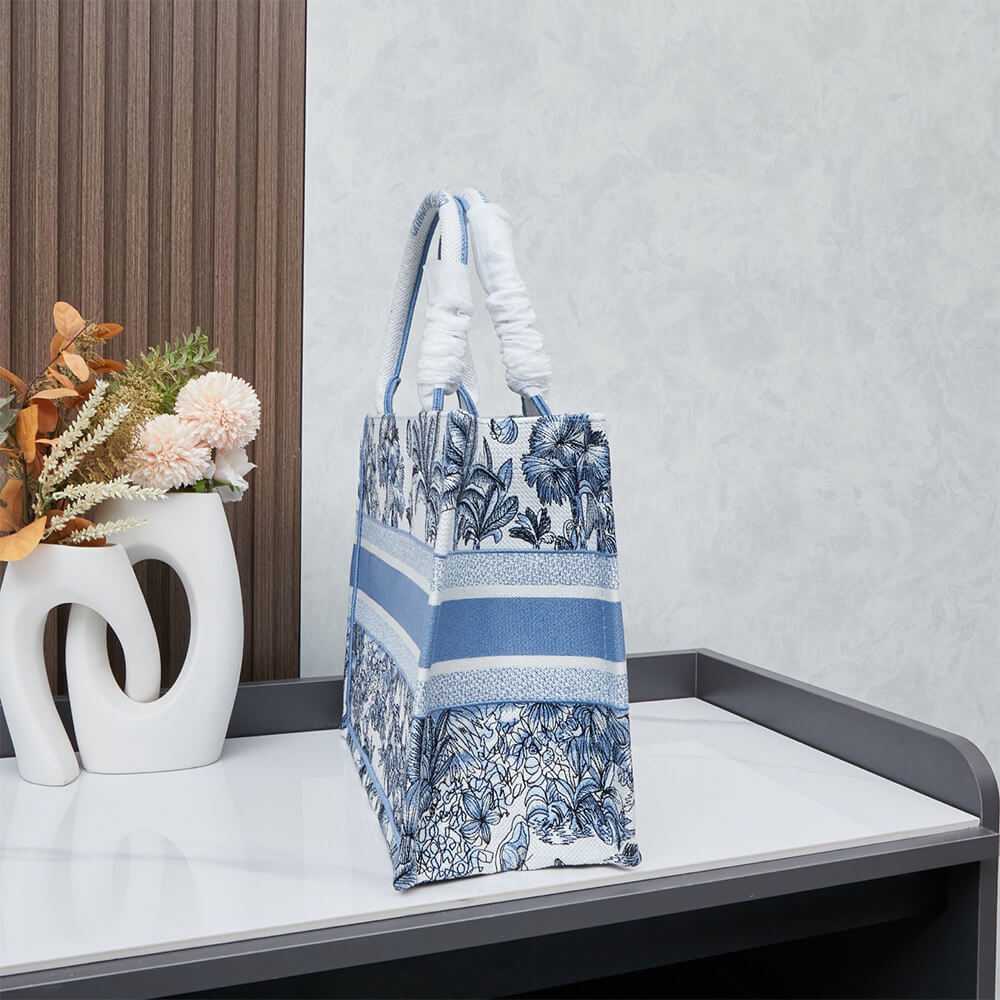 Medium D10r Book Tote