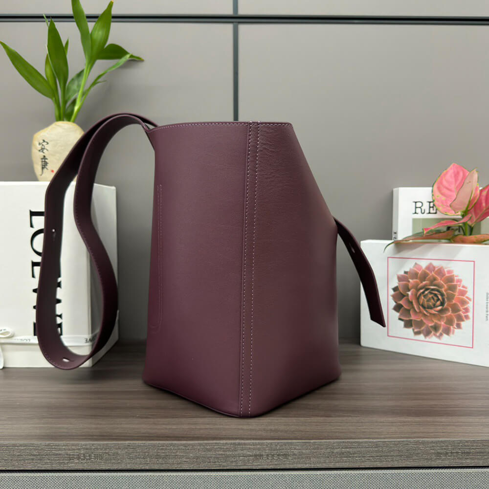 L0ew* Medium Pebble bucket in smooth calfskin(high-end grade)