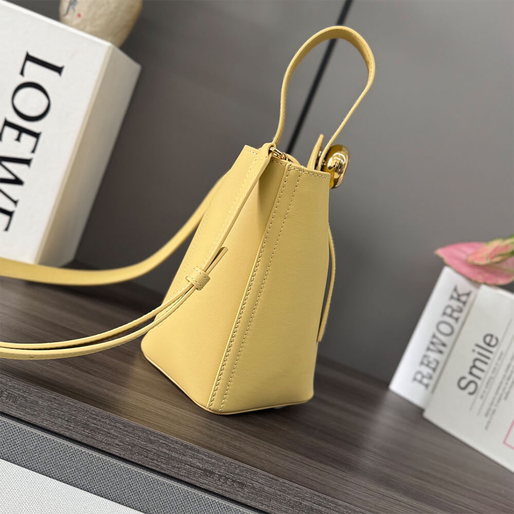 L0ew* Mini Pebble bucket in smooth calfskin(high-end grade)