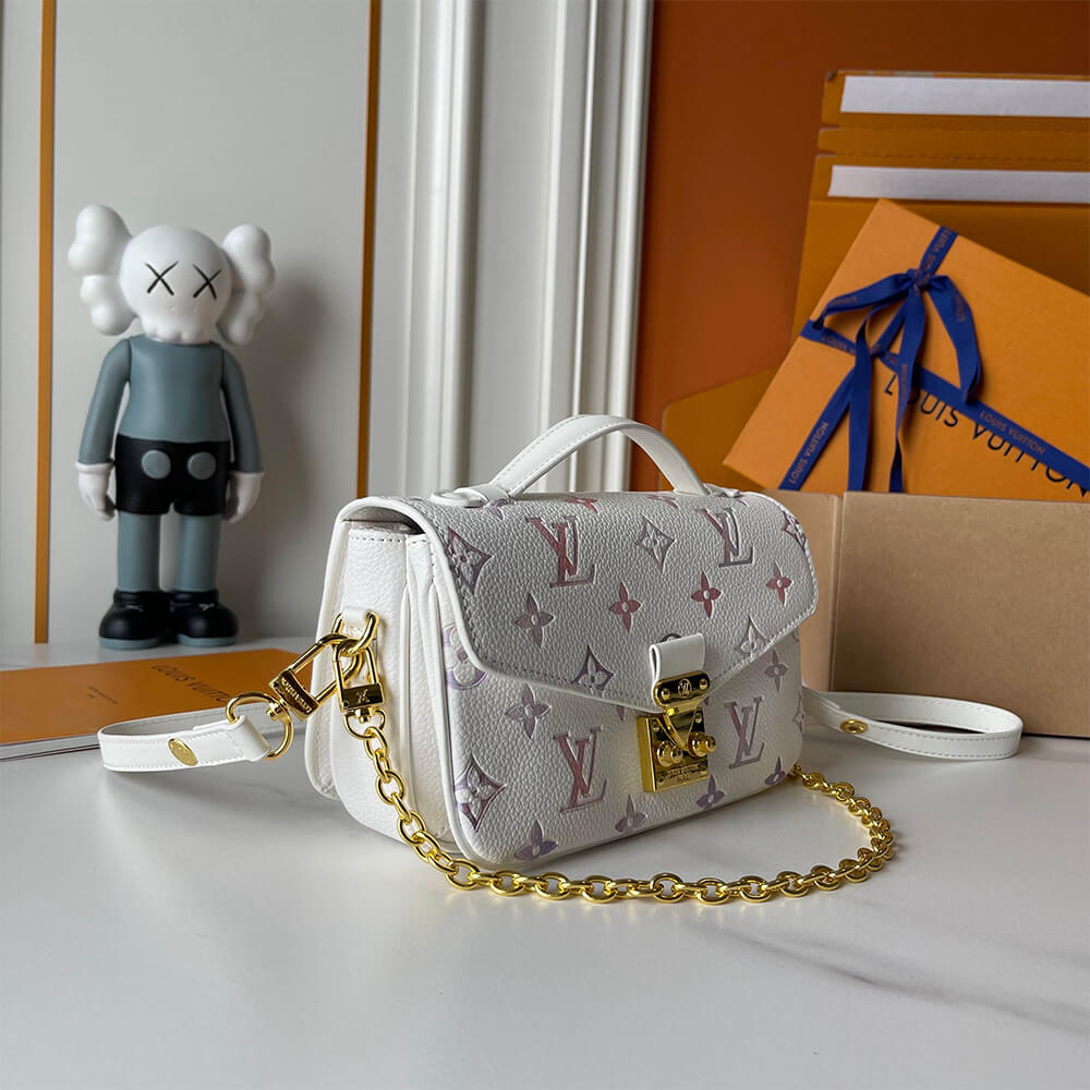LV Pochette M??tis East West