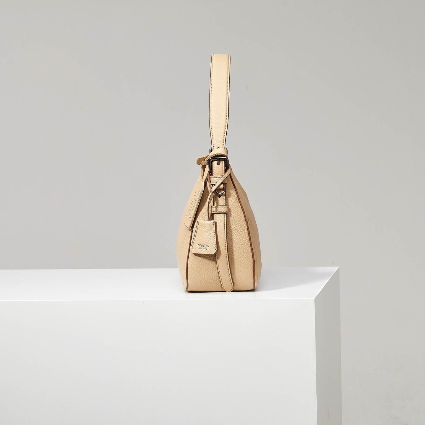 Pra*a Aimèe large leather shoulder bag(HIGH-END GRADE)