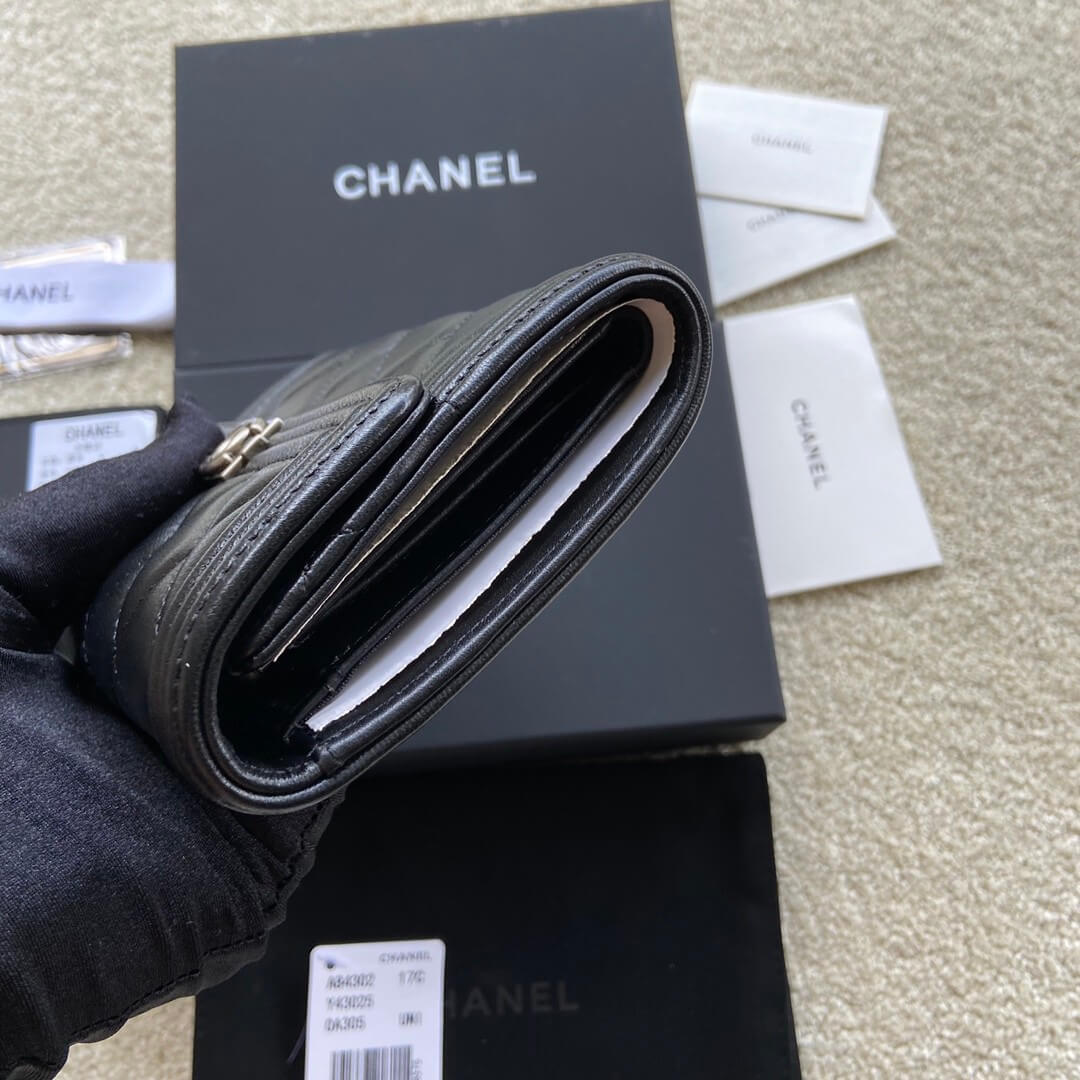Ch**el boy long wallet