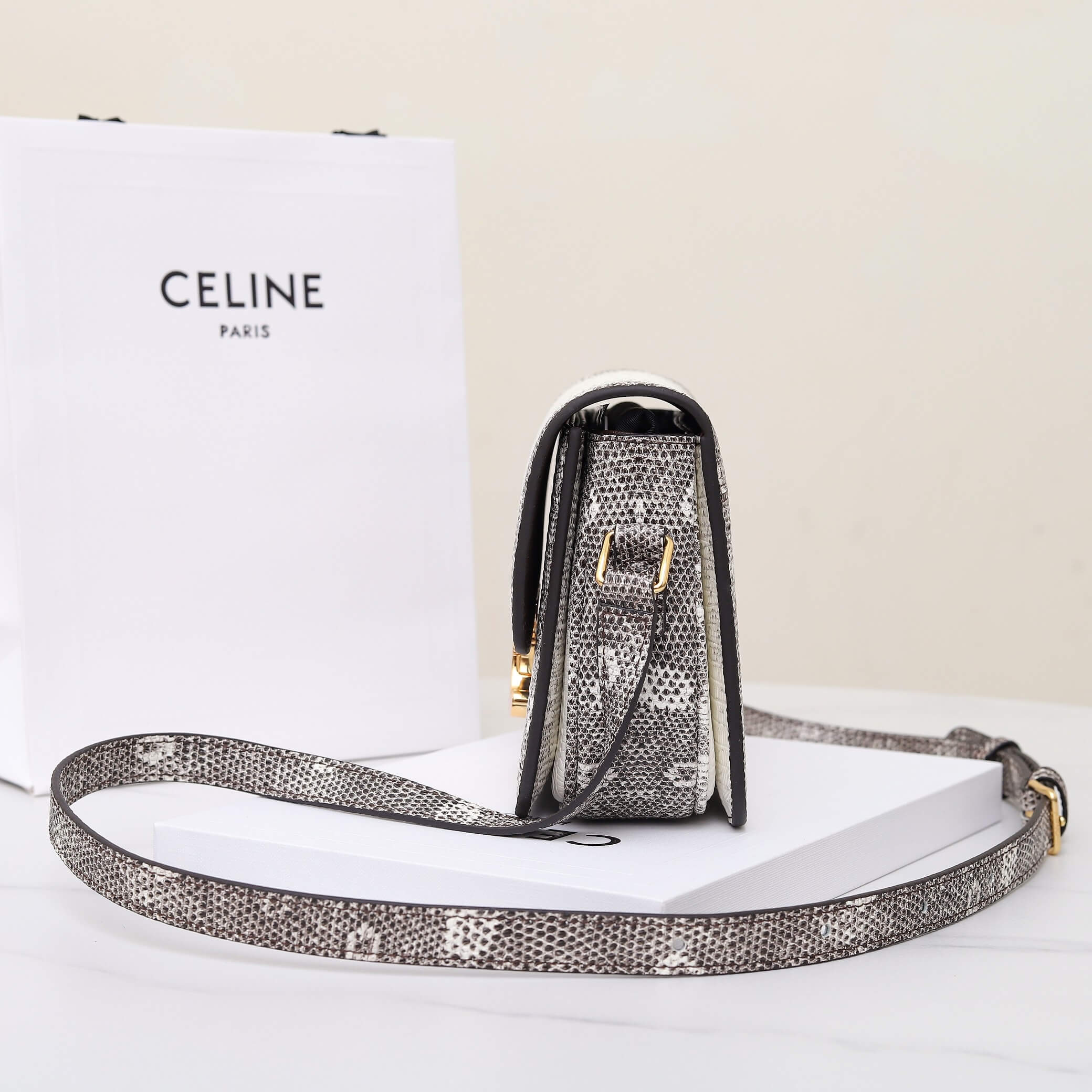 Ce1i*e TEEN TRIOMPHE lizard pattern handbag(HIGH-END GRADE)