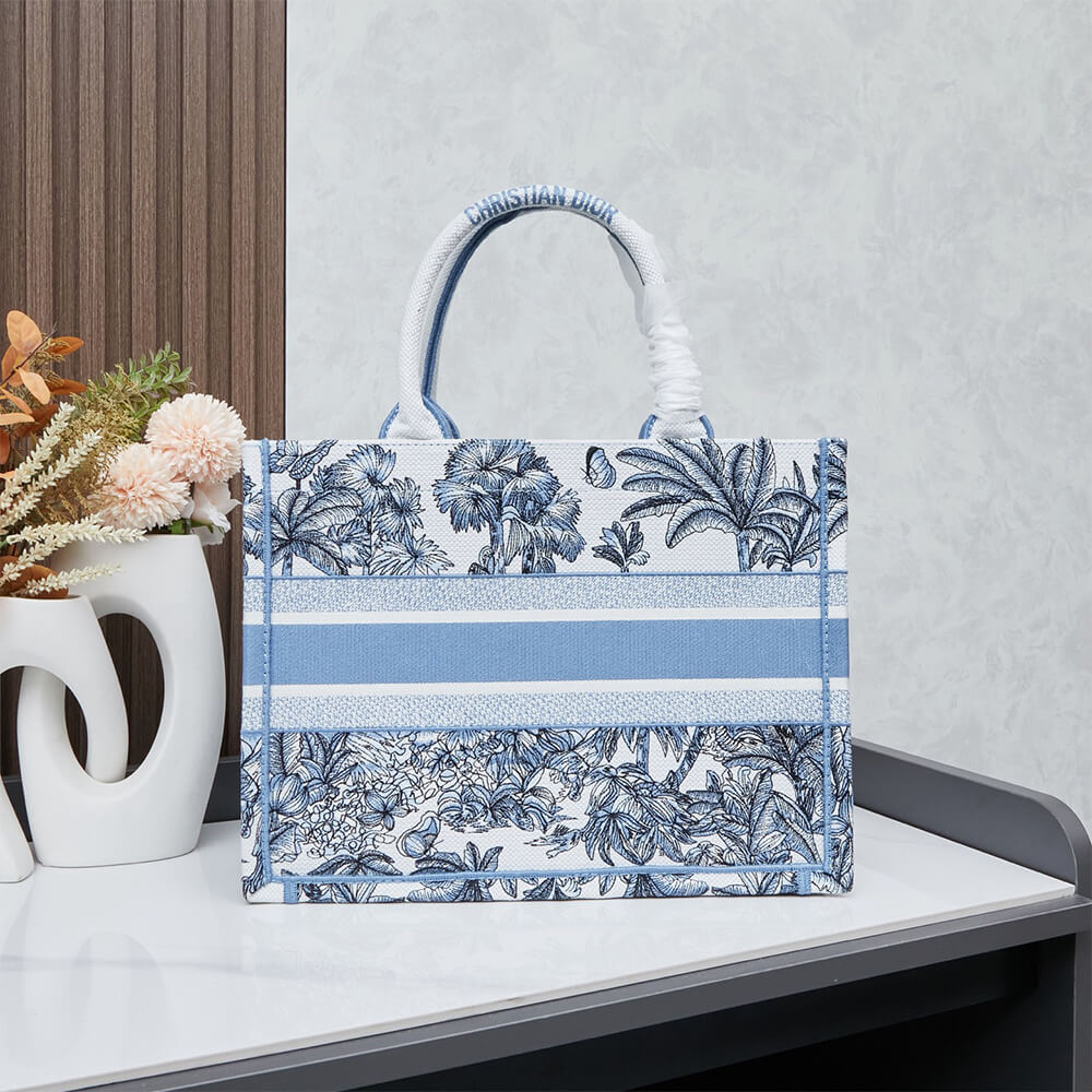 Medium D10r Book Tote