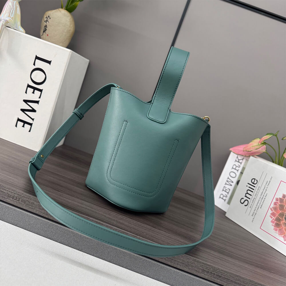 L0ew* Mini Pebble bucket in smooth calfskin(high-end grade)