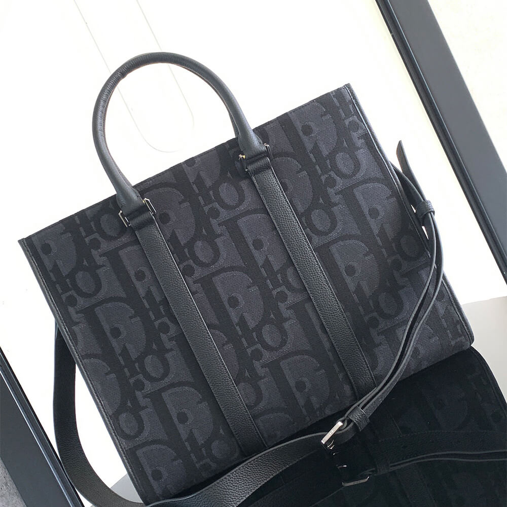 D10r East-West Tote Bag