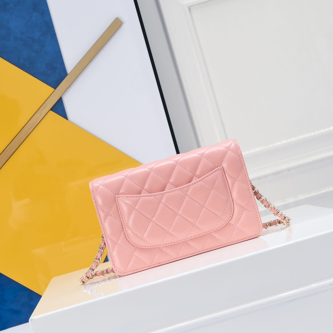 Ch**el classic chain wallet