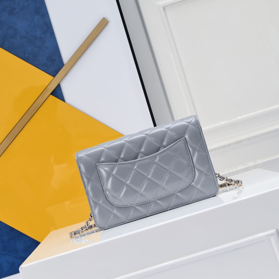 Ch**el classic chain wallet