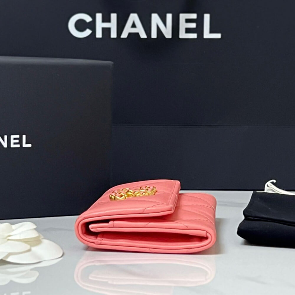 Ch**el 19 flap card holder