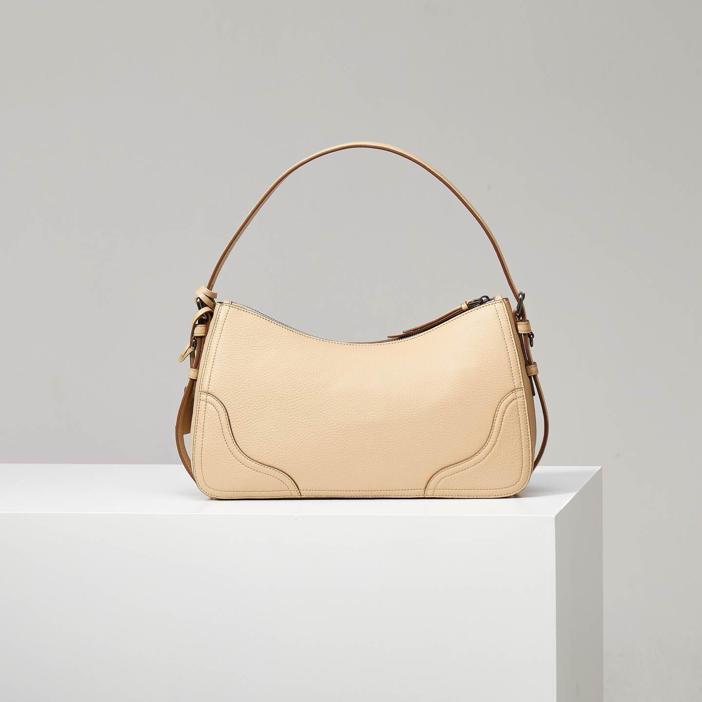 Pra*a Aimèe large leather shoulder bag(HIGH-END GRADE)