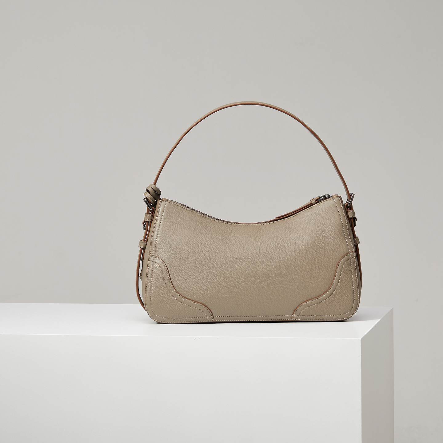 Pra*a Aimèe large leather shoulder bag(HIGH-END GRADE)