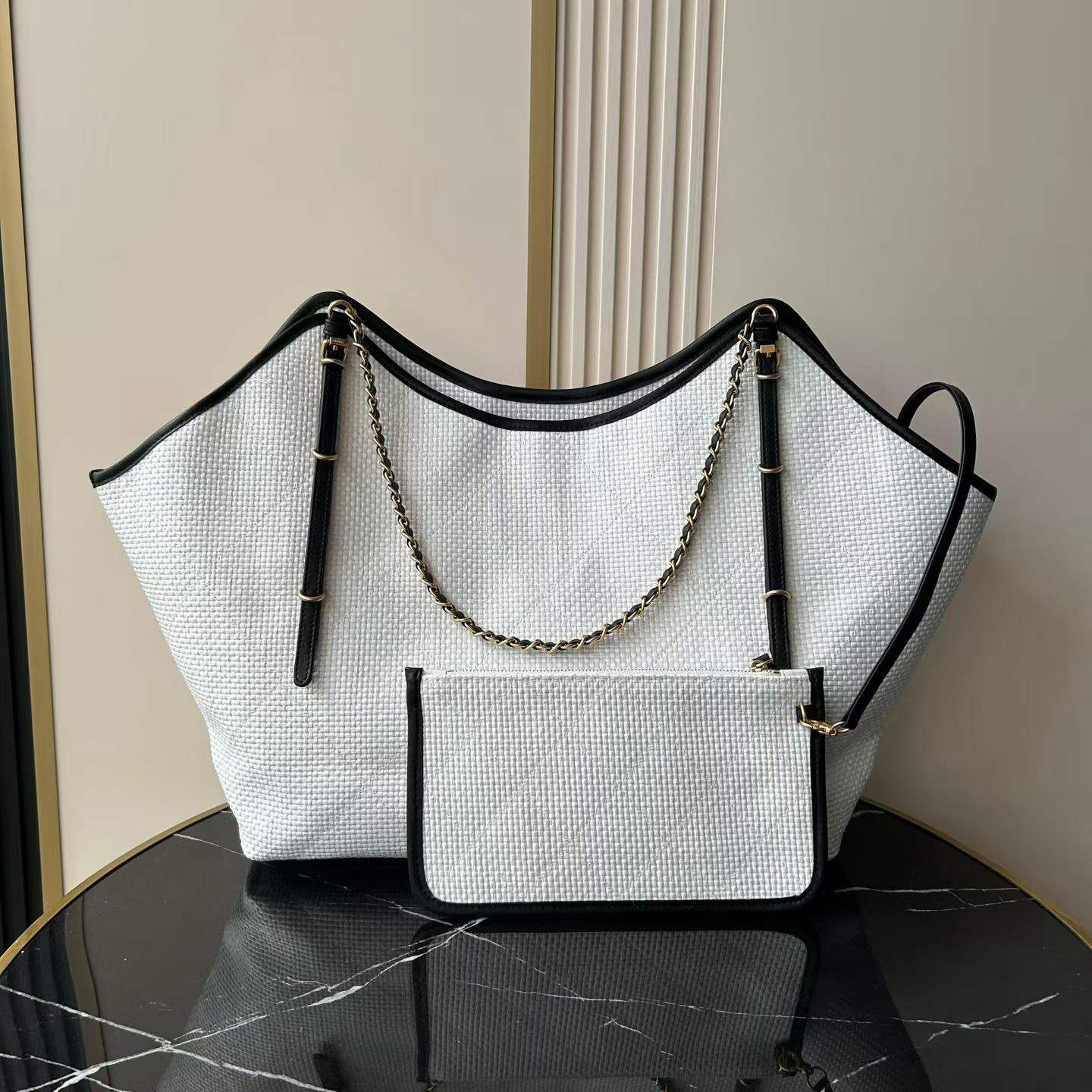 Ch**el MAXI SHOPPING BAG(HIGH-END GRADE)