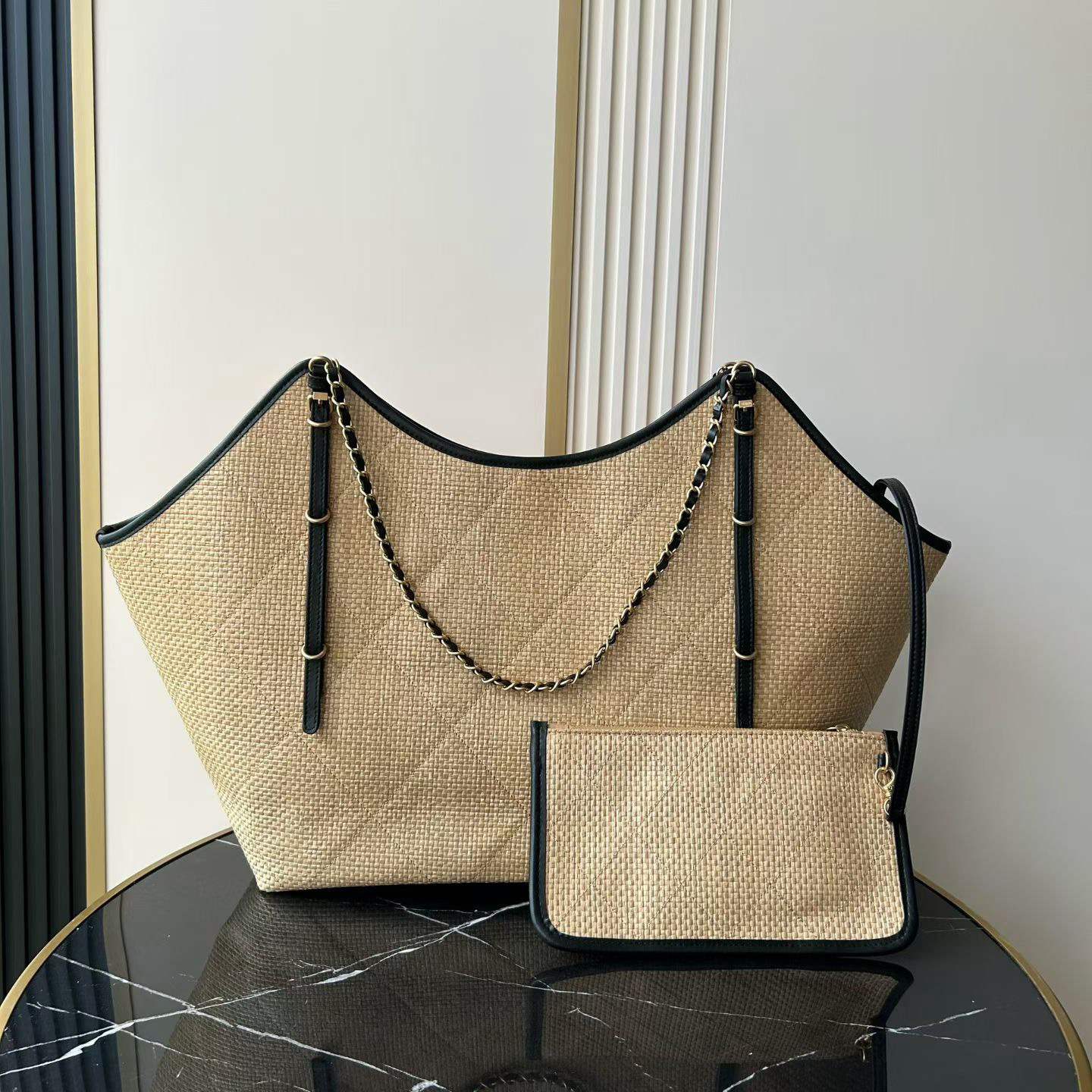 Ch**el MAXI SHOPPING BAG(HIGH-END GRADE)