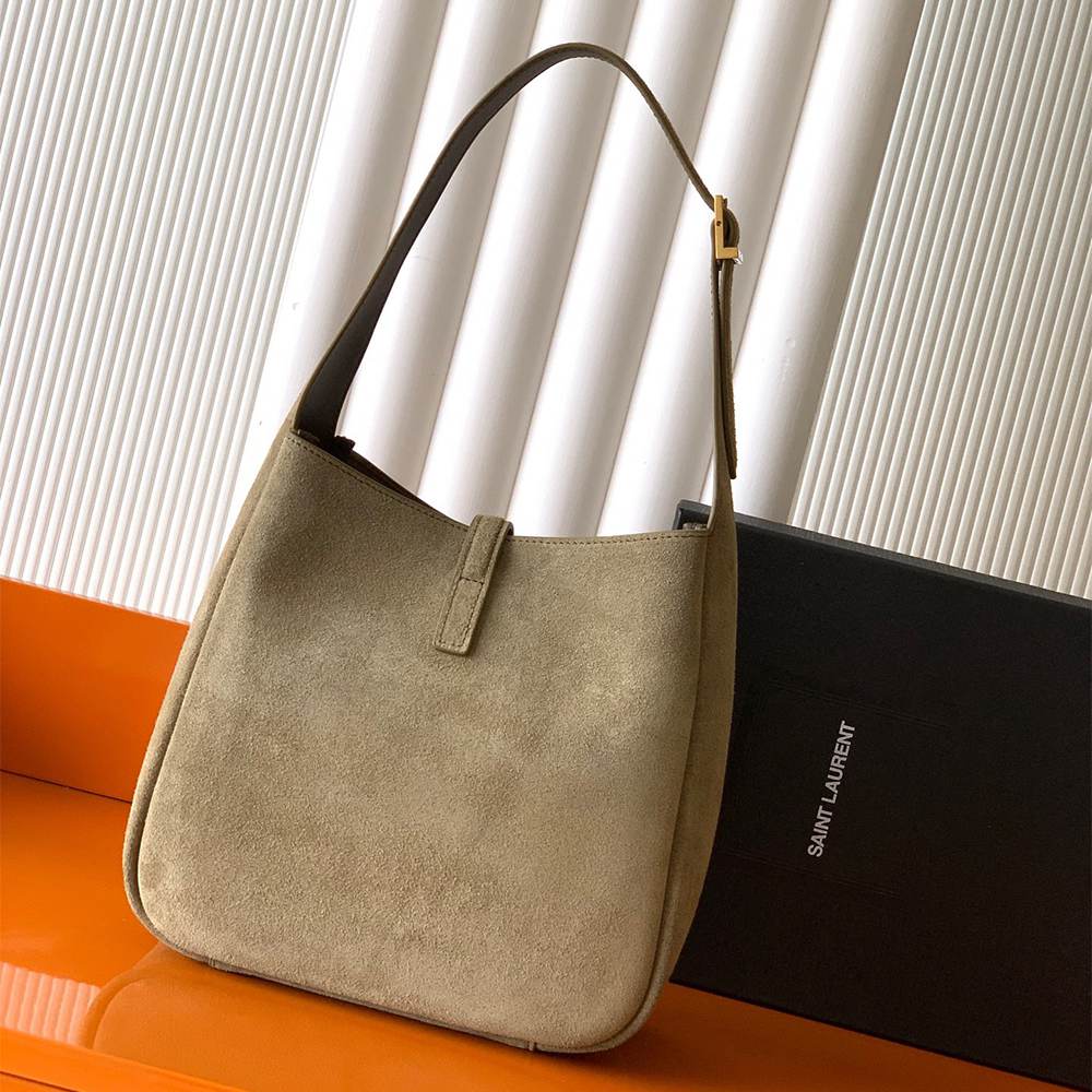 Y51 LE 5 À 7 S*pple small suede