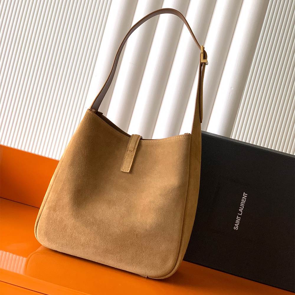 Y51 LE 5 À 7 S*pple small suede
