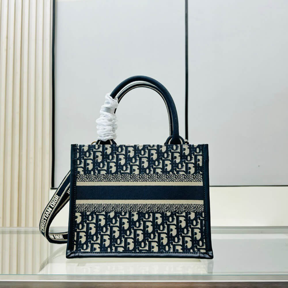 Small D10r Book Tote