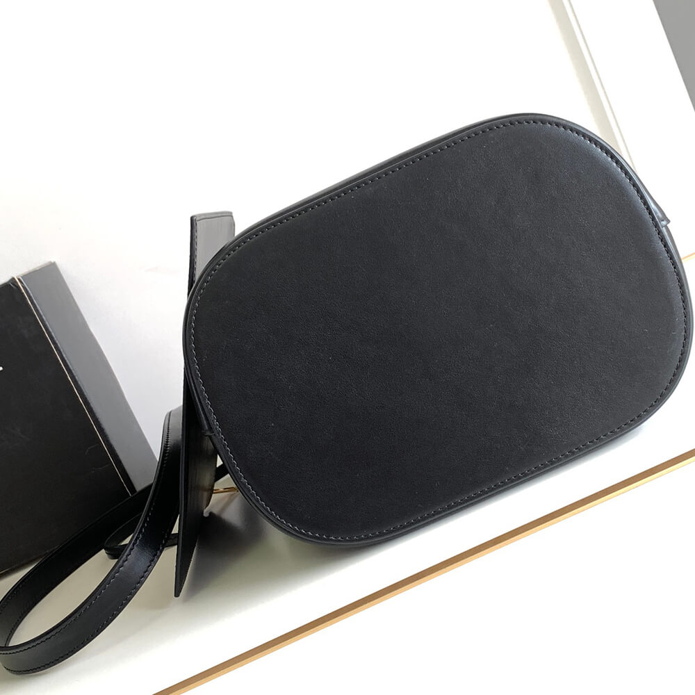 Ce1i*e MEDIUM L0visE BAG in SMOOTH CALFSKIN
