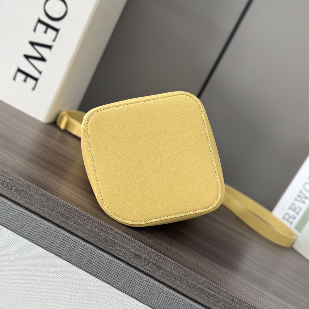 L0ew* Mini Pebble bucket in smooth calfskin(high-end grade)