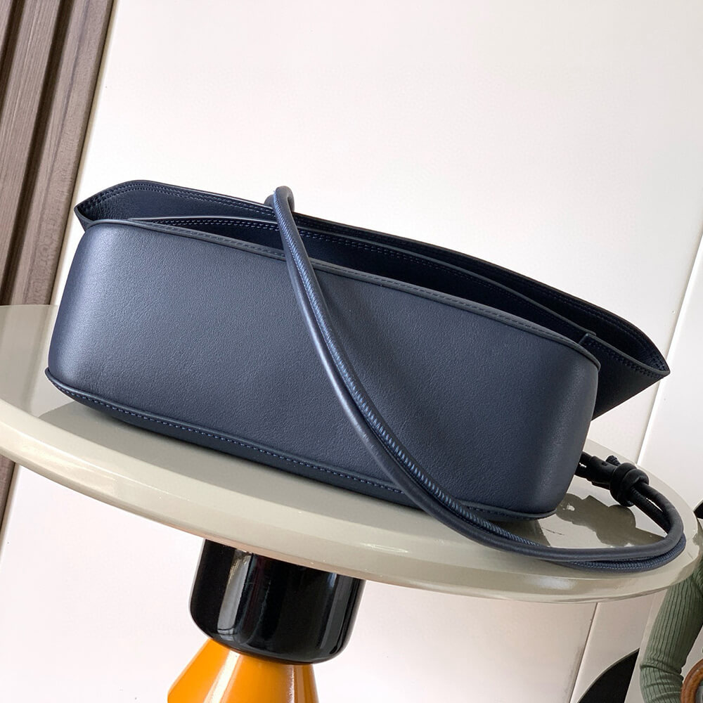 L0ew* Medium Ola bag in smooth calfskin(HIGH-END GRADE)