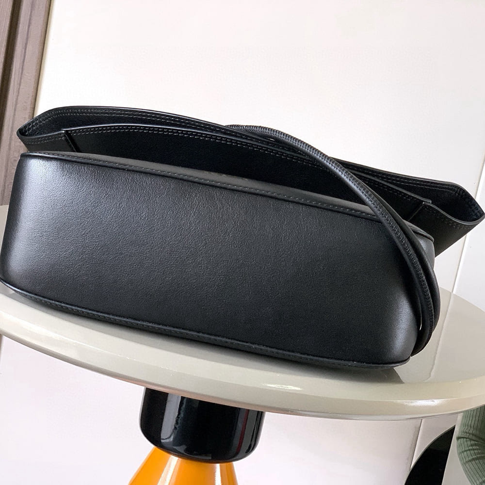 L0ew* Medium Ola bag in smooth calfskin(HIGH-END GRADE)