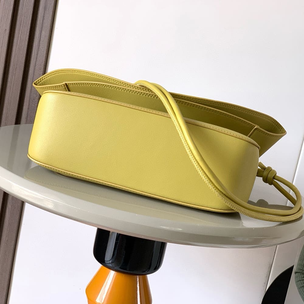 L0ew* Medium Ola bag in smooth calfskin(HIGH-END GRADE)
