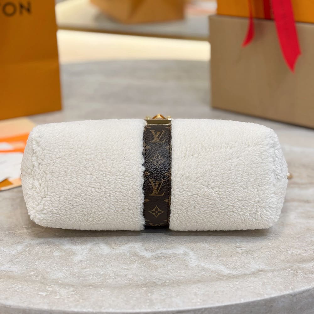 LV Pochette Mia(HIGH-END GRADE)